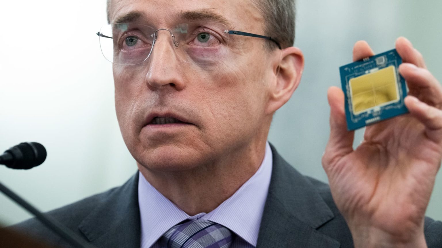 Intel jumps 6% as it returns to profitability after two quarters of losses