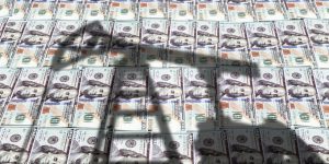 Opinion: Investors hate energy stocks; Buffett and insiders love them. Choose your side.