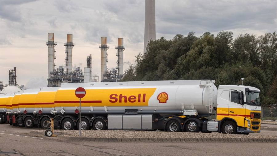 Shell and Total profits shrink as oil and gas prices fall