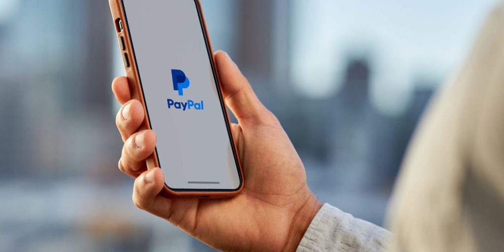 PayPal’s stock falls as earnings beat, but a margin metric misses