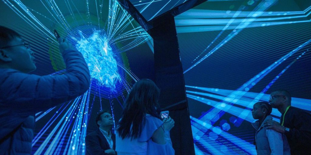 Qualcomm’s stock loss accelerates after hours as revenue growth is tied to smartphone and China recovery