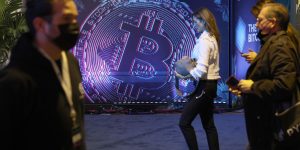 Bitcoin rises after Fitch downgrades U.S. debt rating