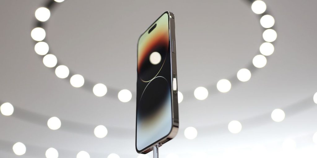 Apple Stock Merits the Big Selloff. iPhone 15 Needs to Deliver.