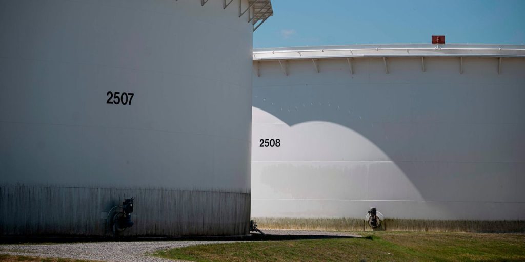 U.S. oil benchmark closes at 2023 high, buoyed by supply concerns