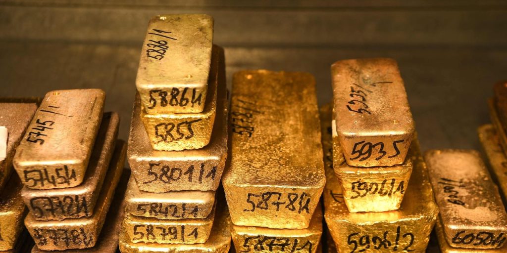 Gold prices settle nearly flat after U.S. inflation report shows prices edge up for first time in over a year