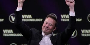 Elon Musk Took Self-Driving Tesla Ride Around Palo Alto to Find Mark Zuckerberg