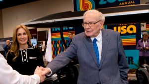 Berkshire Hathaway’s cash pile nears all-time high at $147bn