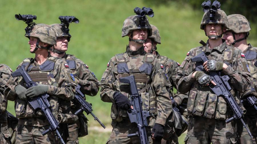 Poland to station 10,000 troops on Belarus border