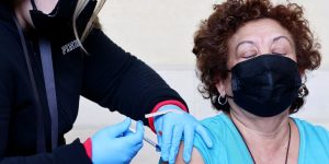 CDC recommends updated COVID shots for people 6 months of age and older