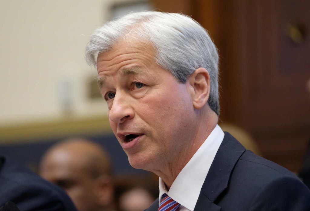 Billionaire Jamie Dimon Says ‘Prepare For 7% Interest Rates’ – What To Do?