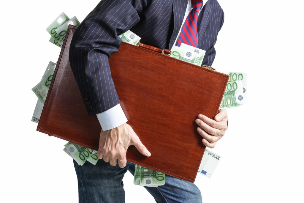 This Is What Airbnb Has In Common With Costco And Amazon (NASDAQ:ABNB)