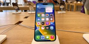 Apple Stock Falls Again. What’s Behind the Losing Streak.