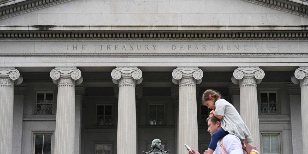 Treasury cuts its fourth-quarter borrowing estimate