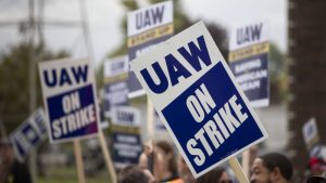 CNN Poll: Americans overwhelmingly side with autoworkers in ongoing union strike