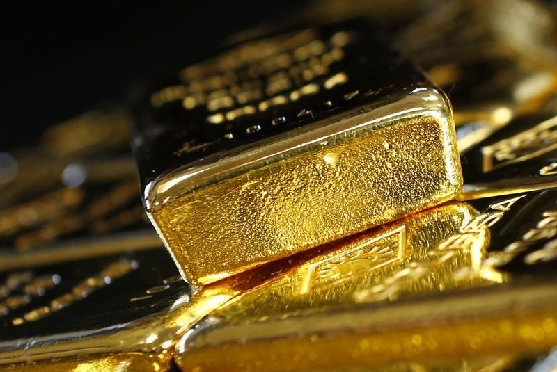 Gold Prices Reach Two-Week High Amid Falling US Treasury Yields and Dovish Fed Signals