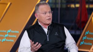 Warner Bros. Discovery stock sinks 15% as ad revenue falls, Zaslav warns of ‘generational disruption’