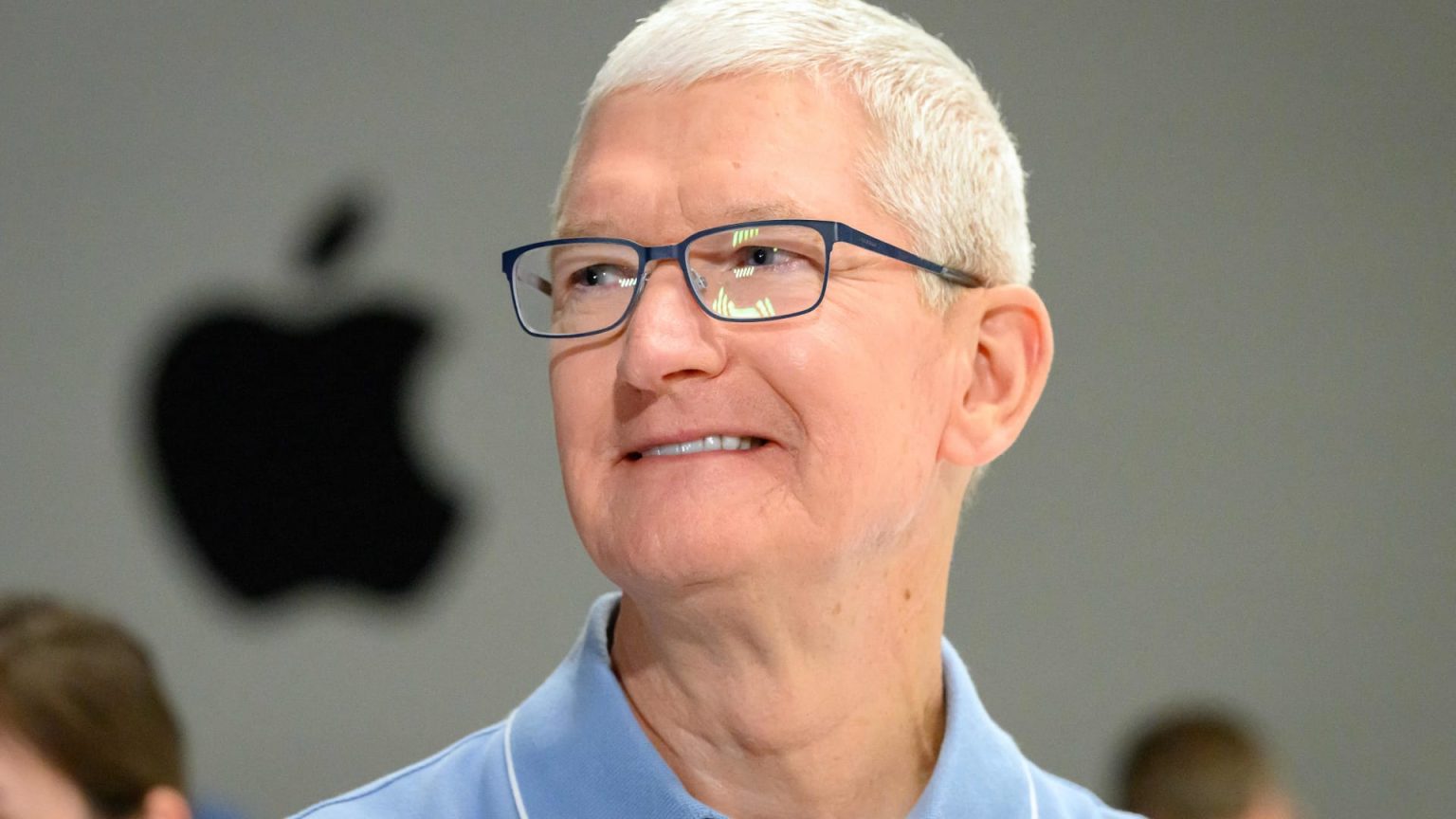 Apple stock dips after weak outlook for December quarter revenue