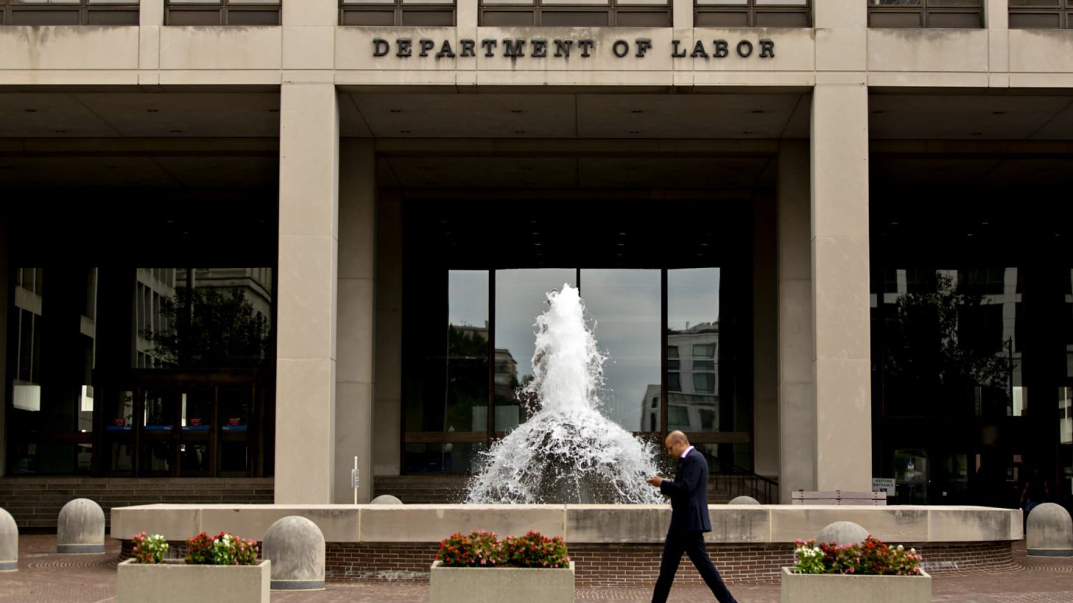 A ‘sea change’ may be coming for investment advice about 401(k)-to-IRA rollovers, one expert says