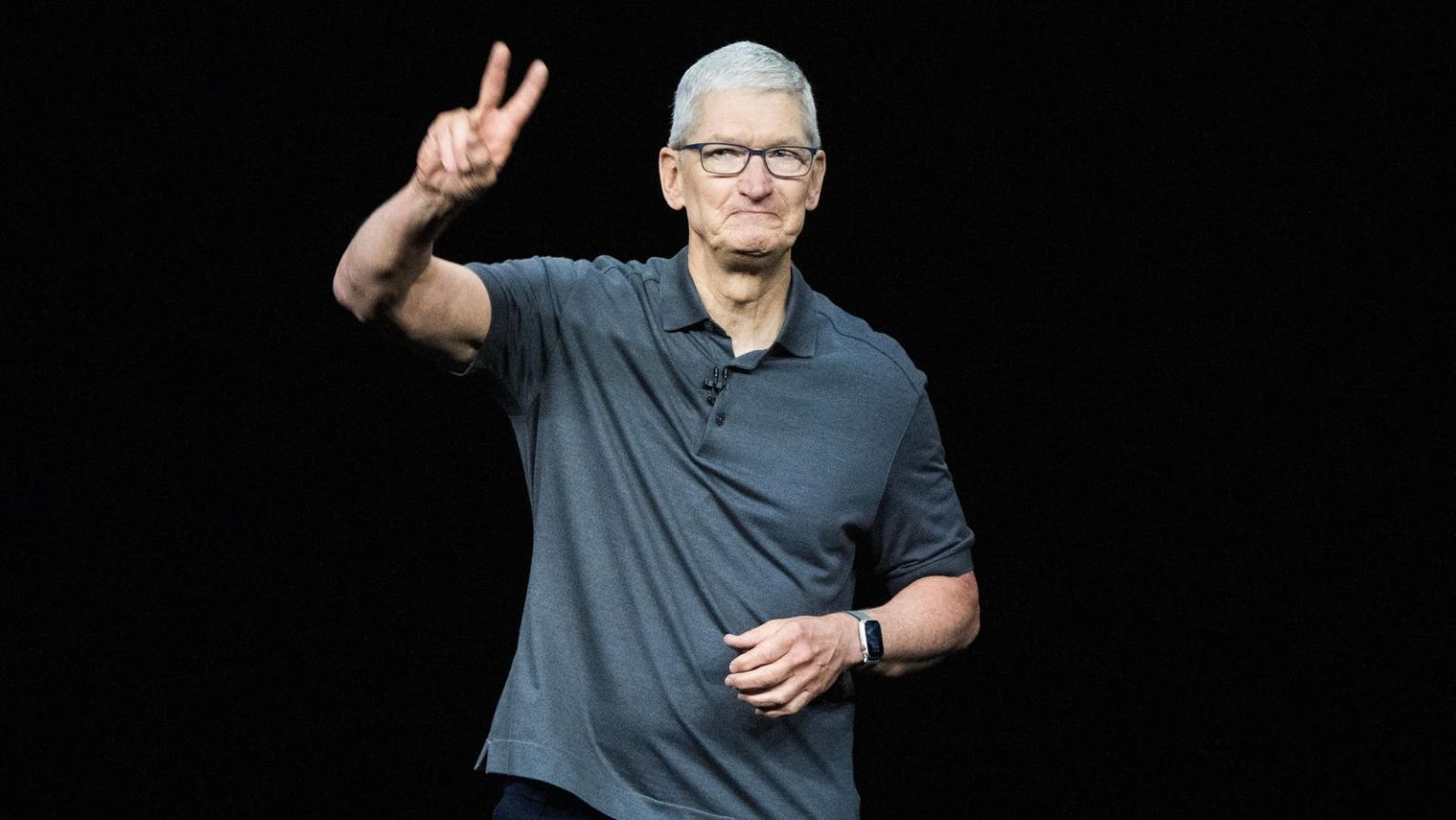 Apple Beats Estimates For Quarterly Profit, Sales Even As Annual Profits Slide