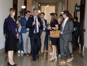 Palantir Stock Can Ride The A.I. Wave And Continue Higher In 2024 (NYSE:PLTR)