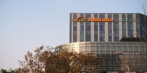 Alibaba Stock Keeps Falling. Analysts Rush to Cut Targets After Spinoff Ditched.