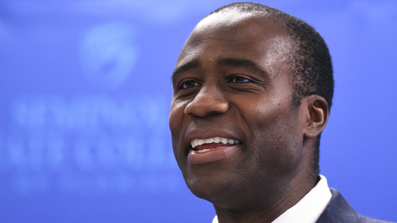 DeSantis’ controversial surgeon general makes unusual appearance with him on campaign trail