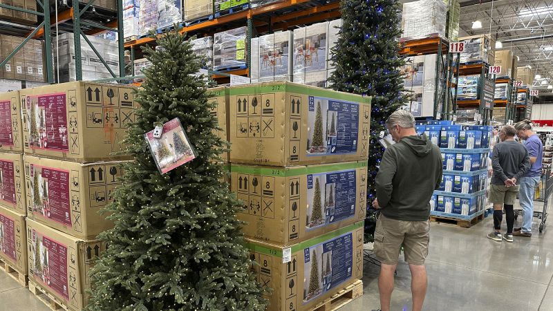 Retailers predict a slower holiday shopping season