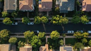 Mortgage rates fall for fourth week but stay above 7%